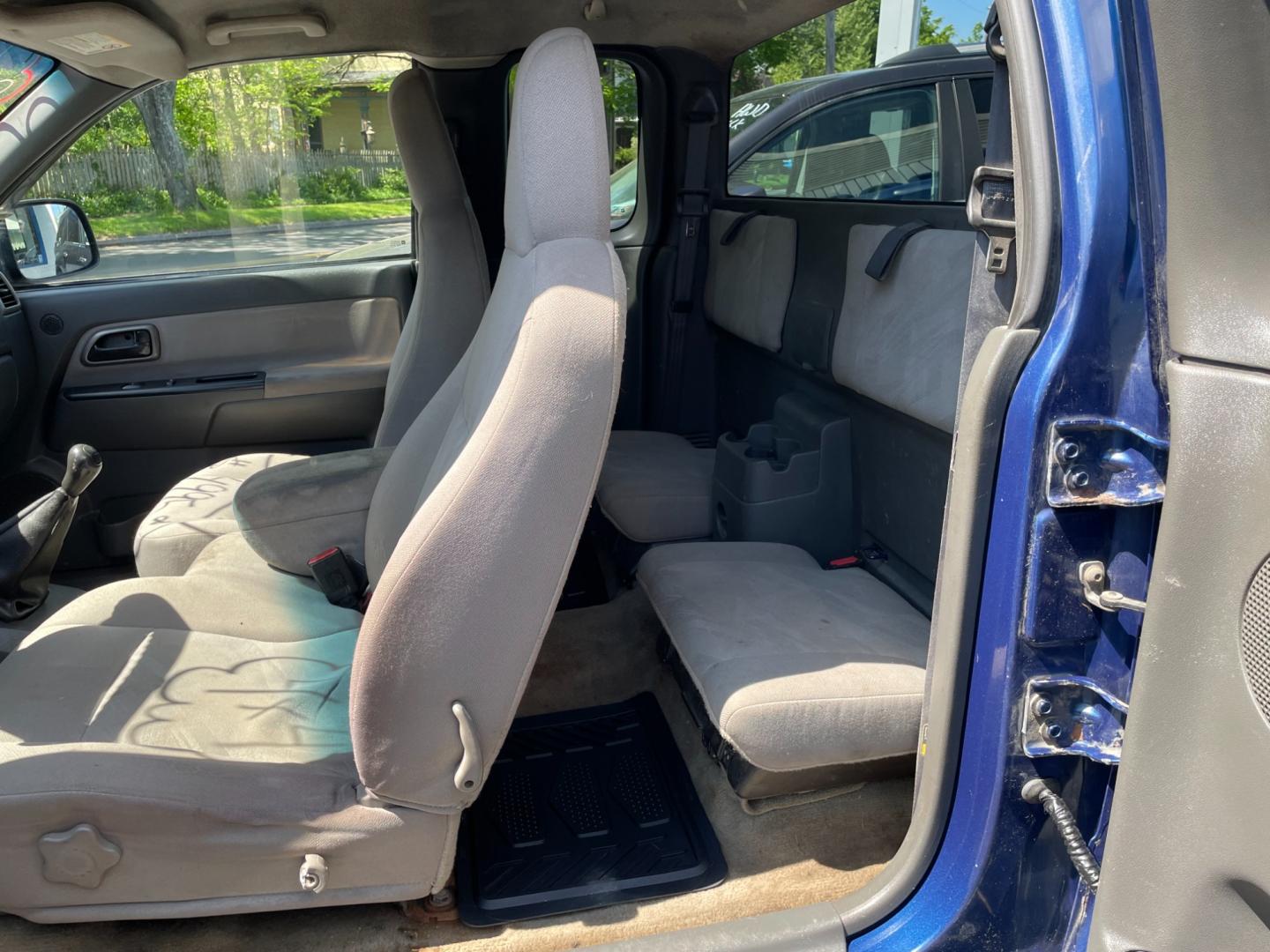 2005 blue Chevrolet Colorado LS Z71 Ext. Cab 4WD (1GCDT196758) with an 3.5L L5 DOHC 20V engine, located at 101 N. Main Street, Muncy, PA, 17756, (570) 546-5462, 41.207691, -76.785942 - Photo#4